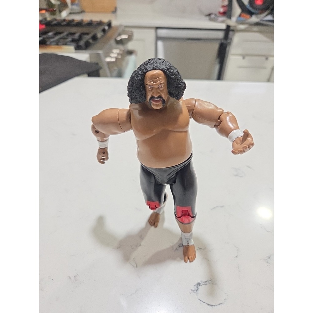WIld Samoan Sika WWE 2004 Wrestling Figure - Picture 2 of 4